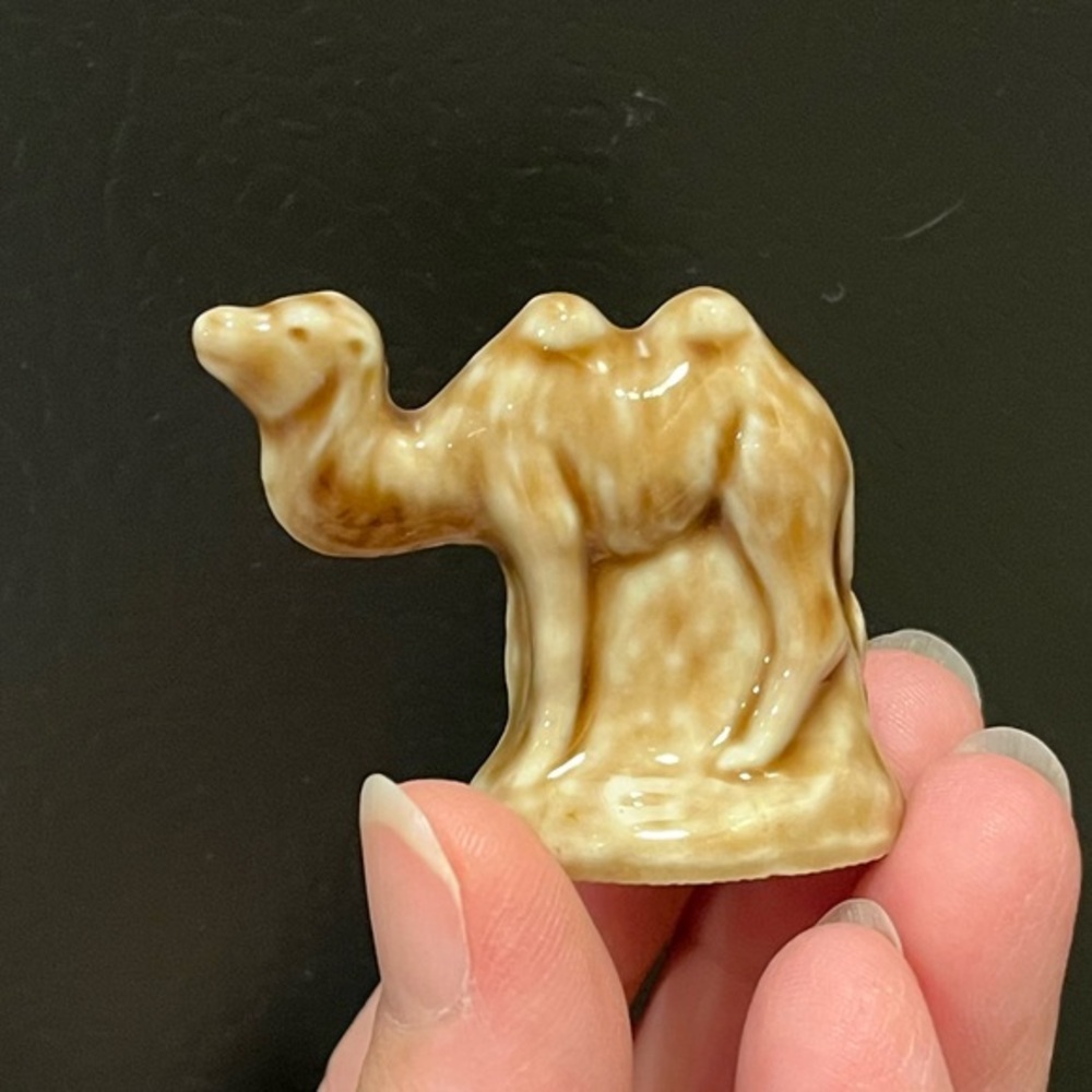 Red Rose Tea Wade Whimsie Camel Figurine